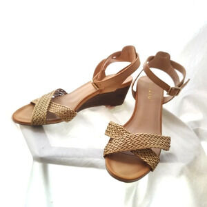 𝅺PESÁRO Ankle Strap Wedge Sandals NWOB 😍